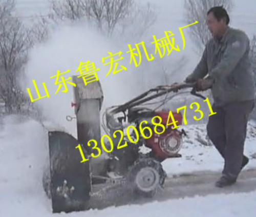 万金体育下载app冬季小型扫雪机 自走式扫雪机 小型快速车(图1)