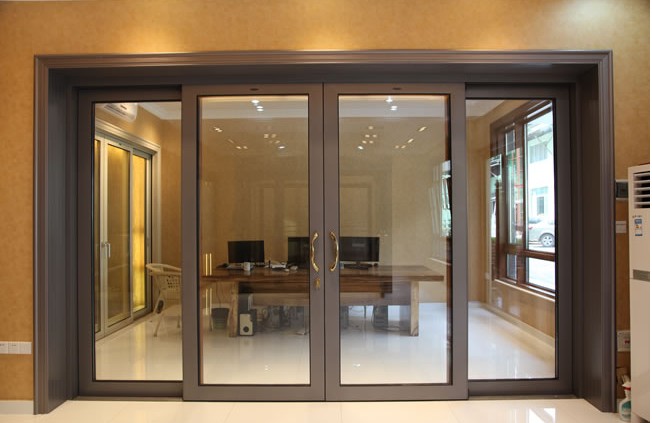 抱负轿车油箱为啥用不锈钢 而不必塑料或铝合金！三大原因