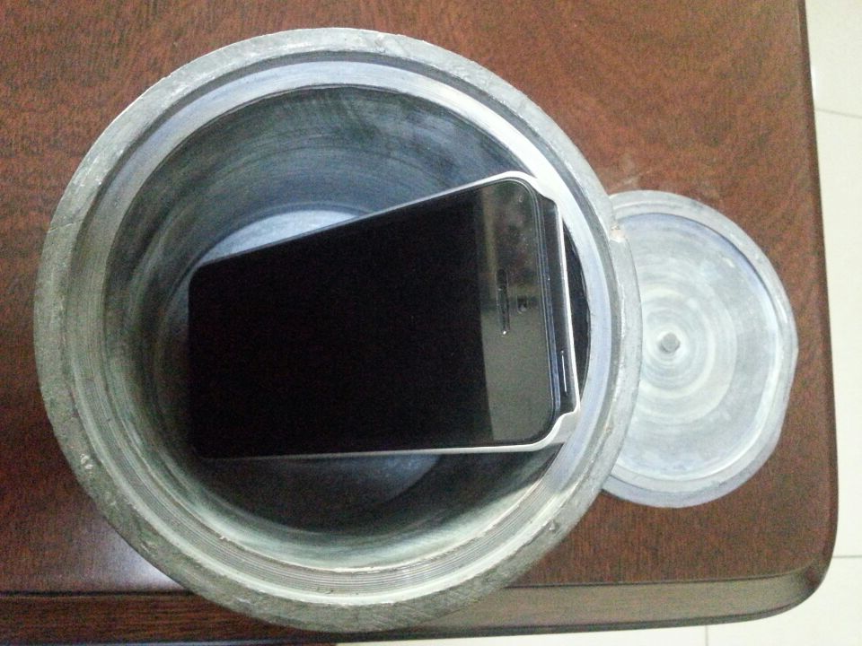 山东聊城经济开发区广大防护射线工程辐射防护器材有限公司是一家经国家卫生部批准的专业从事射线医学防护、辐射防护、防护器材的研究、咨询、生产和销售的高科技新型企业。规模、技术位居同行业领先地位,已有多年的防护历史和经验,公司的产品已遍及全国各大、中、小型医院以及工业探伤企业,工程检测验收合格率百分之百,深受广大客户赞誉。 公司主要承接医学、工业等方面的射线防护工程及核医学、同位素、放射性污水处理工程,核磁屏蔽工程,并提供放疗,医用X射线,核医学及工业控伤等系列防护用品。 产品包括:CT、放射、介入、放疗、核医