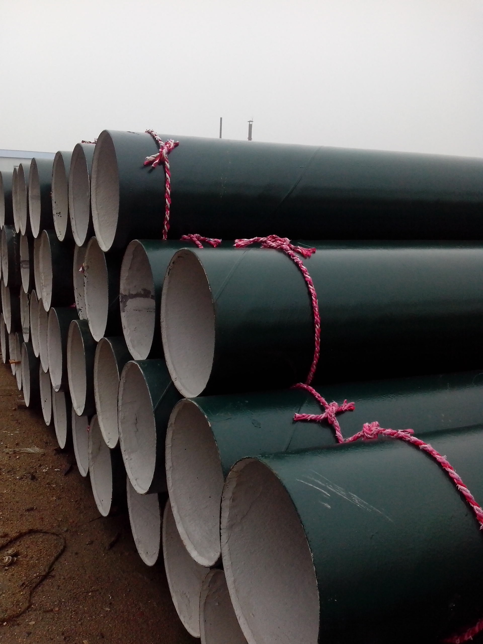 环氧煤沥青二布四油防腐钢管使用效果极佳_管