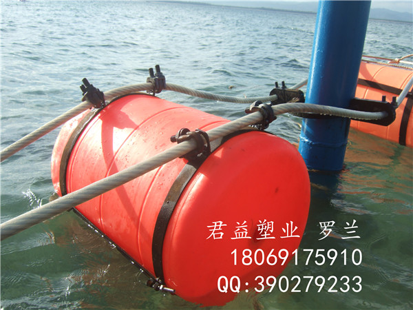 金华水库专用塑料浮筒 滚塑浮桶批发 慈溪市君益塑业有限公司座落在经济发达的宁绍平原329国道附近,慈溪市横河镇乌玉桥村,距余姚高铁北站仅2公里,距杭州湾跨海大桥约15公里,交通非常方便,具有得天独厚的地理优势。一直以来,公司十分重视并积极自身在产业技术中的先导优势;是中国大陆专业制作滚塑产品的厂家之一,公司引进欧洲最早的滚塑工艺和技术,自身实力雄厚,君益塑业容器公司以其产品质量、研发力度、售后服务能力赢得了广大用户的信任。 君益容器公司正致力于进一步开发新产品,致力于中国滚塑行业的世界化,致力于客户与厂家