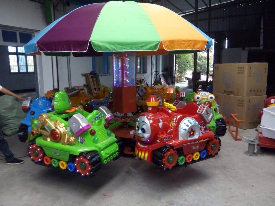 我公司2014年10月正式推出新品旋转飞车,旋转飞车是秋千鱼和旋转木马的综合品,秋千鱼只能乘坐小孩,而旋转飞车可以乘坐大人,旋转木马比较笨重,且价格昂贵,,旋转飞车的价格还不到转马的一半,旋转飞车外型美观,色彩鲜艳,是一种适合大众乘坐的游艺机。机器启动之后,在动听的音乐中,伴随着飞车的一起一伏,仿佛把游客带入了另一个世界。
