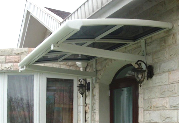 南充：仪陇某小区雨棚滴水半年无人管白叟夜难眠