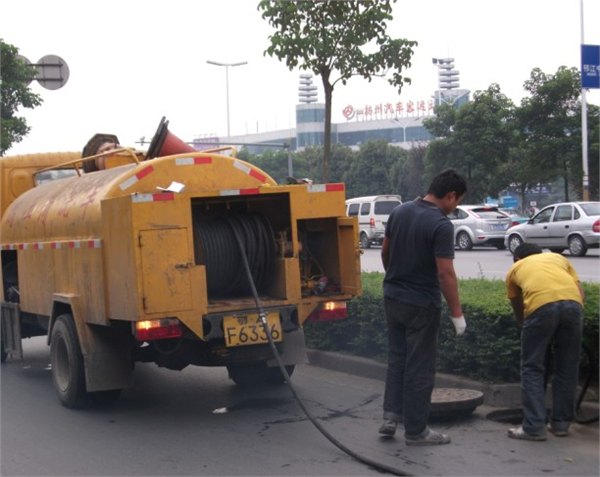 万顺公司技术力量雄厚 市政排污管道疏通,设备先进,员工都具有较高的职业道德素质和扎实的工作经验。能较好的完成杭州市的疏通下水道、疏通管道、疏通马桶、水电安装、高压清洗等方面的工作,面向各疏通公司长期出售各种类型的疏通钢片。本公司曾被嘉兴市环卫局评为先进文明单位。