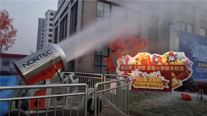 滑雪場造雪機""