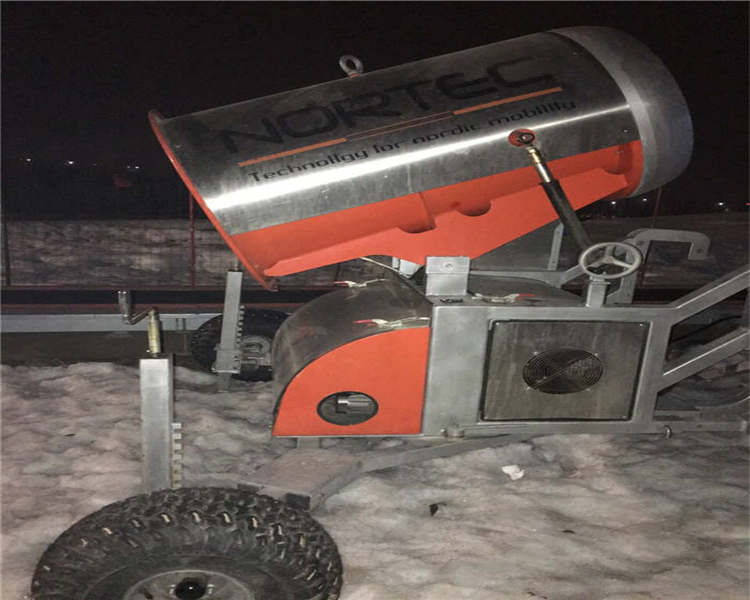 滑雪場造雪機""