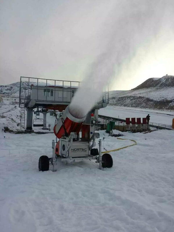 滑雪場造雪機""