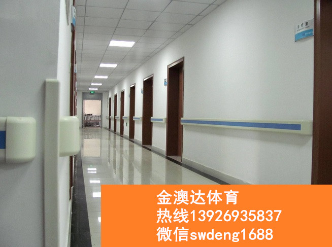 幼儿园塑胶地板的施工要求较高: 1、地面的平整度尤其重要,一般平整度要求为两平方米内之相对落差不大于2mm, 如地面平整度较差,建议使用自流平施工使其达到要求。2、使用专用工具,如自流平滚、打磨机、开槽刀、焊枪及铲刀等。3、无缝焊接安装流程: A)利用专用工具沿接缝开槽。 B)放入配色的焊条(Welding Rod) 并用焊枪进行焊接。 C)当稍凉时, 利用专用铲刀把凸出的焊条除去。 D)待完全冷却后把凸出的地方完全地弄平。