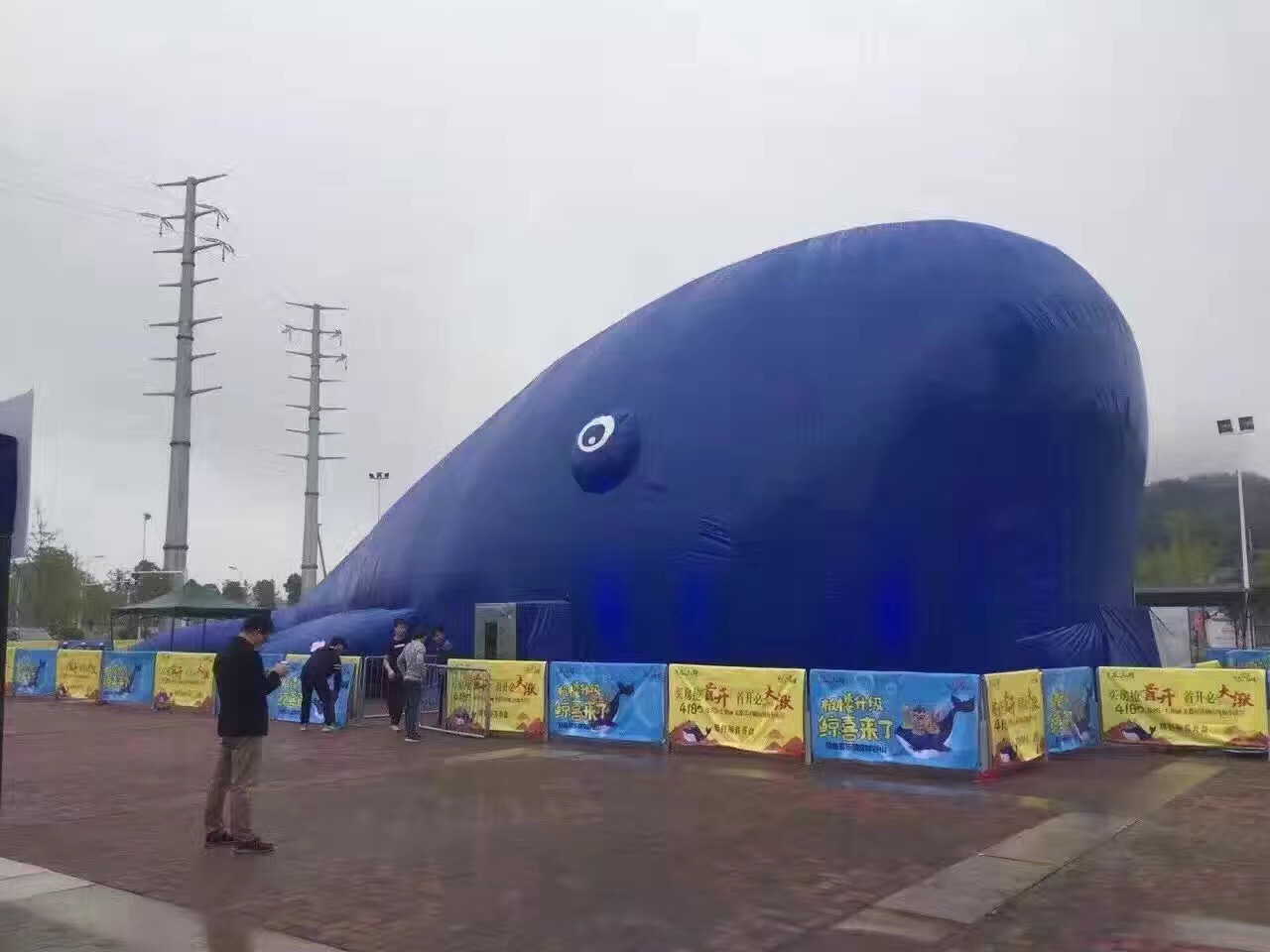 商场广场鲸鱼岛海洋球主题乐园暖场吸引人气道具展览出租 卡通模型展:熊猫,彩象,小萍果,海贼王,海绵宝宝,淡淡君,小黄人,泰迪熊,迪斯尼乐园人偶,蓝精灵,快乐星猫,Hello Kitty,麦兜,胡桃夹子,奔牛,彩马,达拉木马对的丶丶