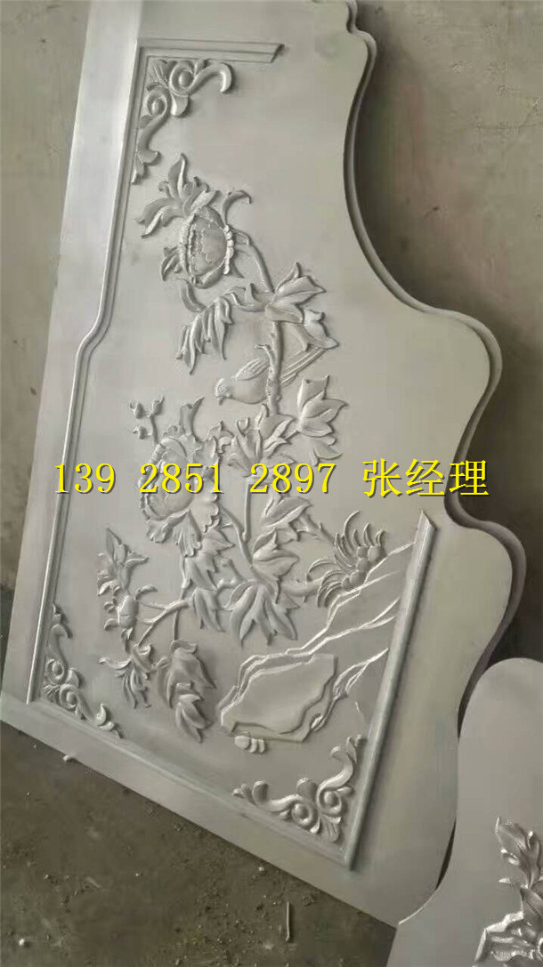 中式不锈钢花格一般都比较稳重,很成熟的风格。而现代中式风格只是局部的采用中式风格处理,大体的设计比较简洁。 总结之后我们可以得出的结论是:中式不锈钢花格的特点是端庄,优雅,富有内涵,其先调和色彩都是比较鲜明的。 愈胜不锈钢中式不锈钢花格电镀颜色的性质说明: 化学法是把不锈钢屏风浸入溶液中,或用该溶液揩擦或喷涂于不锈钢屏风表面,使金属不锈钢屏风表面生成相应的氧化物、硫化物等有特征颜色的化合物膜层。