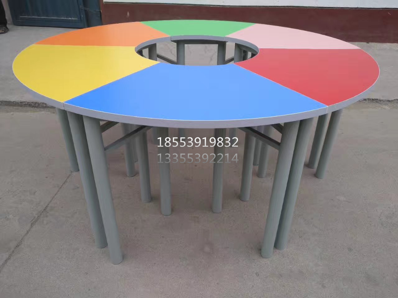 彩色學(xué)習(xí)桌