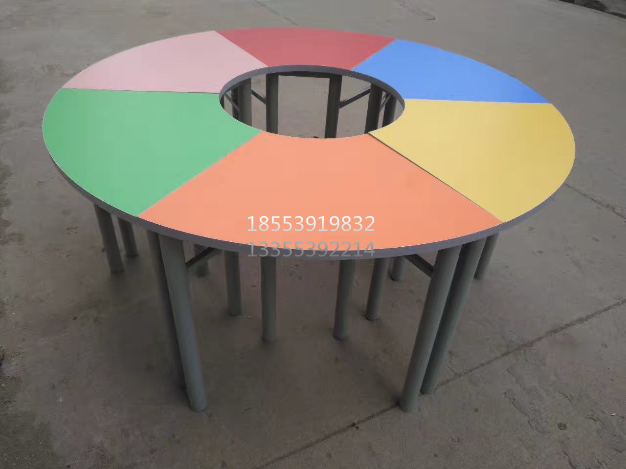 彩色學(xué)習(xí)桌