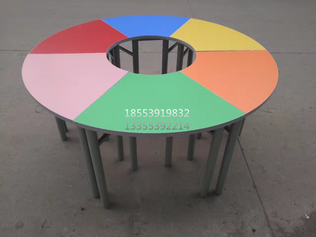 彩色學(xué)習(xí)桌