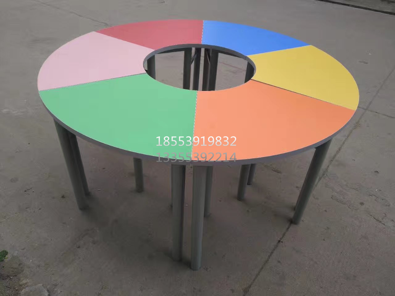 彩色學(xué)習(xí)桌