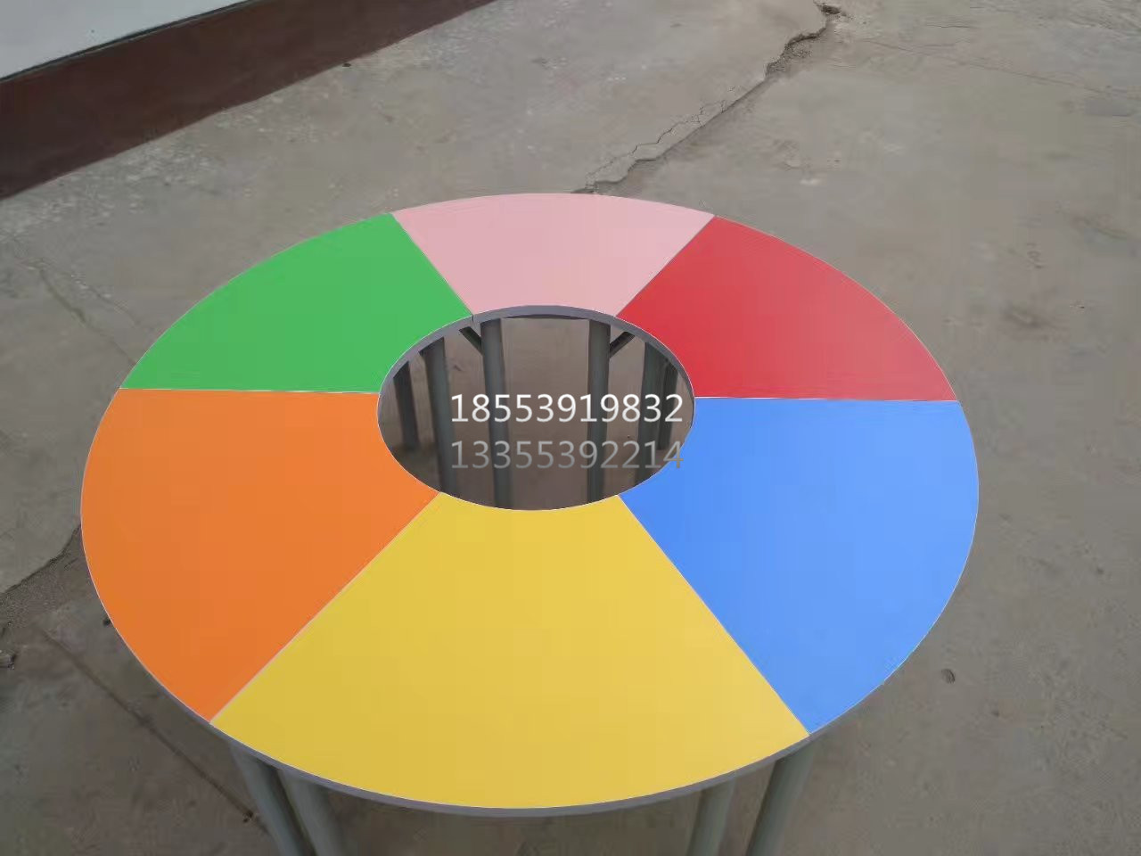 彩色學(xué)習(xí)桌