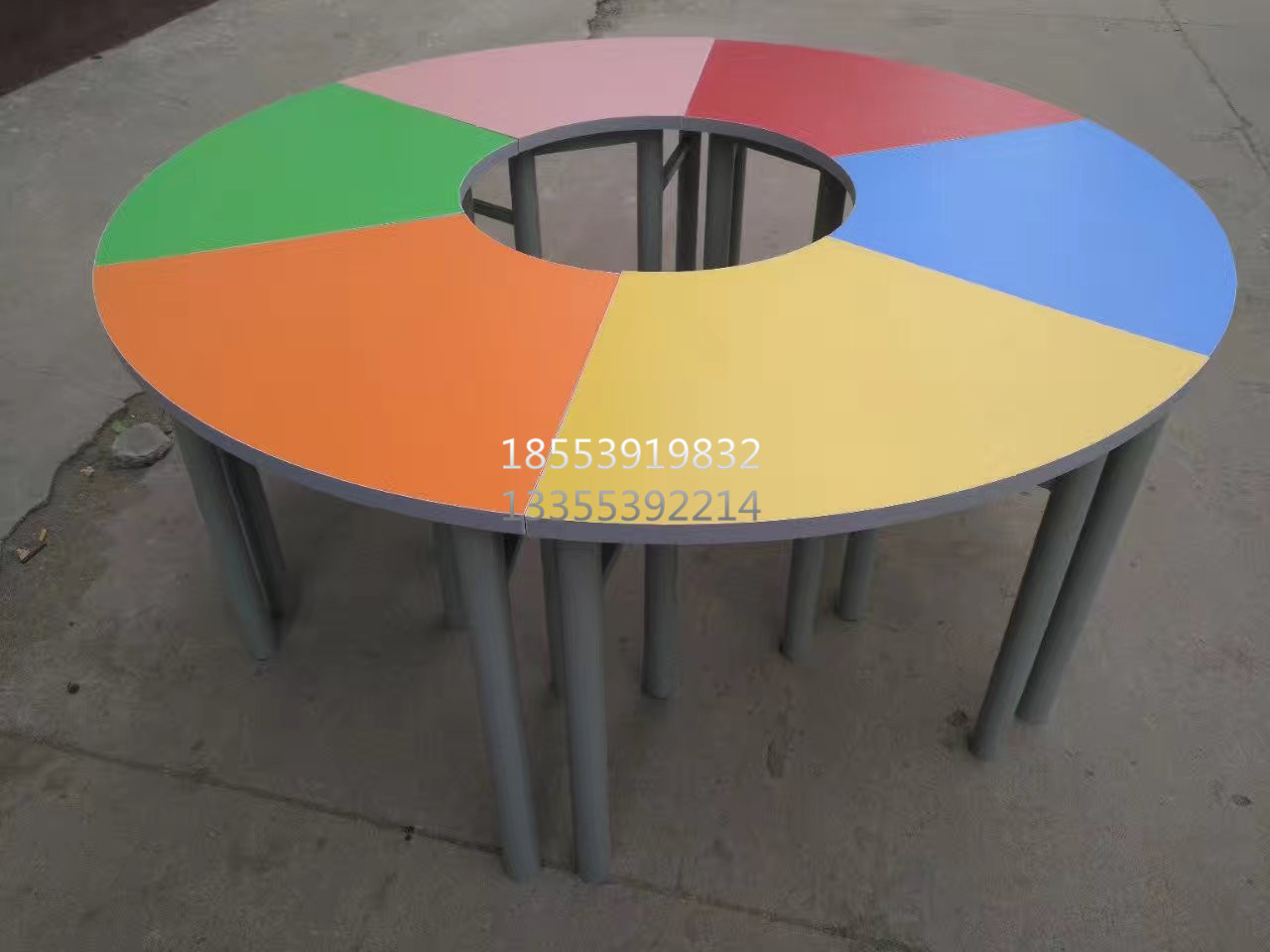 彩色學(xué)習(xí)桌