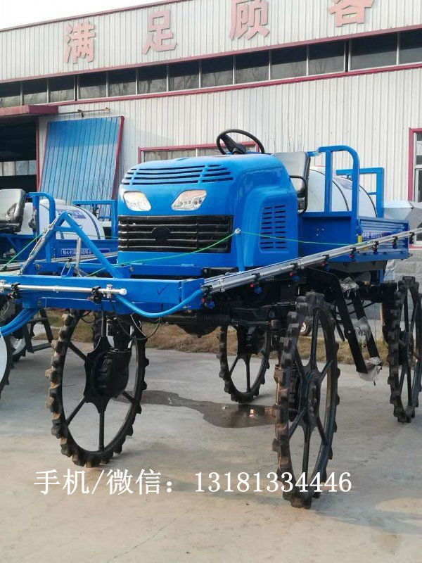 四輪噴藥機