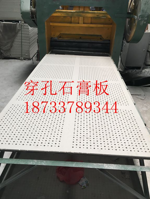 石膏板冲孔之间的设计原理模具设计师平面的合作图片