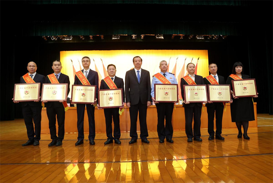 领导颁奖站位示意表图片