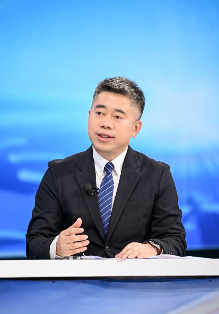 銀河航天聯(lián)合創(chuàng)始人、副總裁高千峰在第二十期“中國經(jīng)濟圓桌會”大型全媒體訪談節(jié)目錄制現(xiàn)場發(fā)言。新華社記者 陳曄華 攝