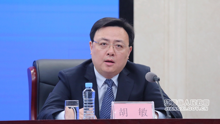 胡敏.jpg