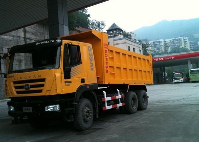 红岩新金刚5.8米工程车价格