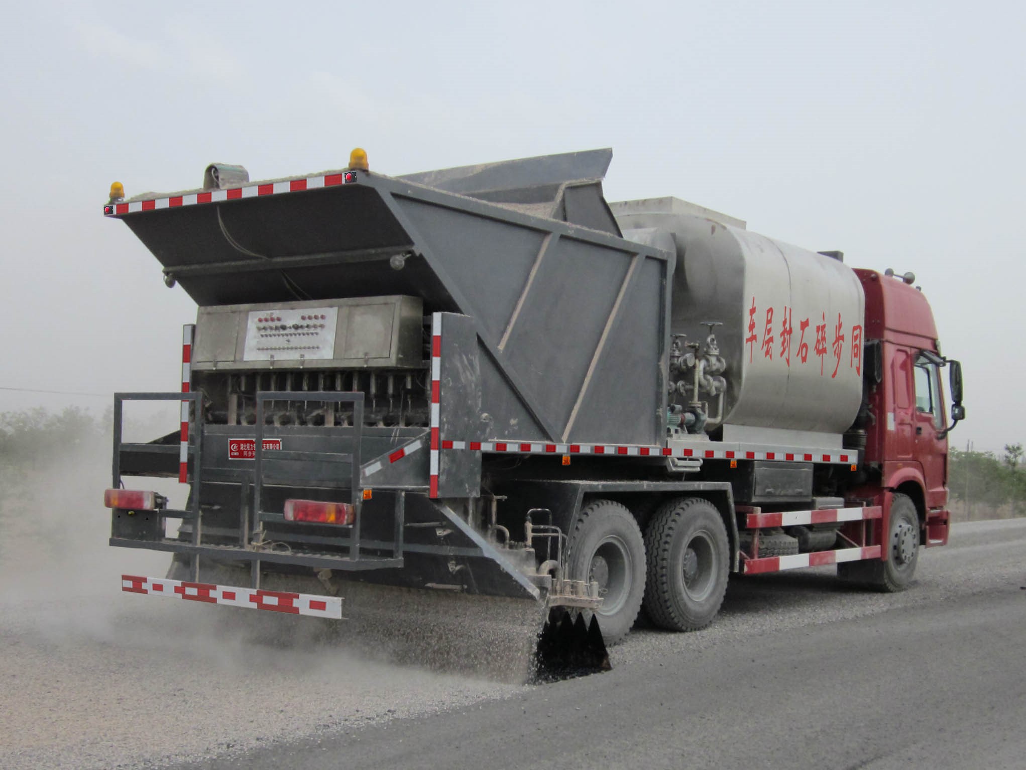 常熟3吨沥青洒布车生产厂家|同步碎石封层车销售公司联系电话