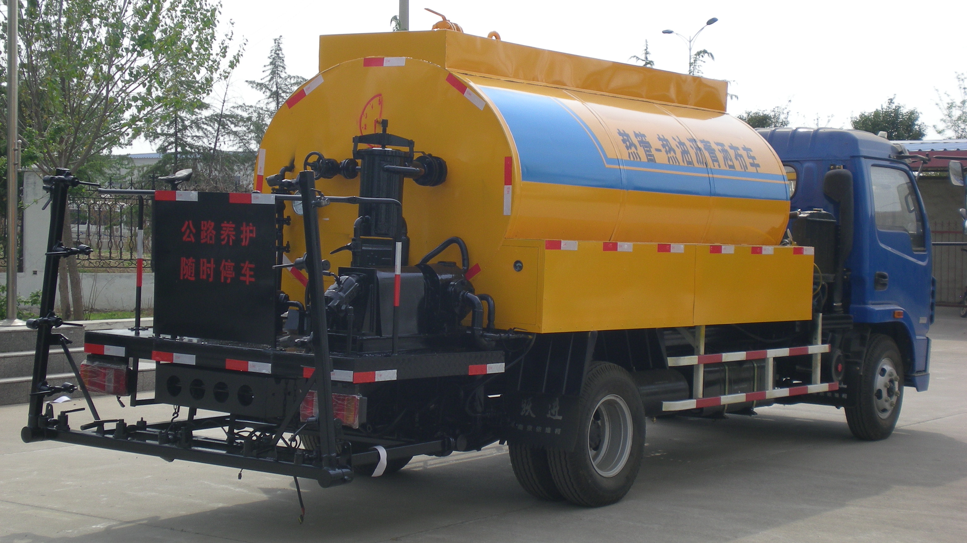 沥青洒布车碎石封层车
