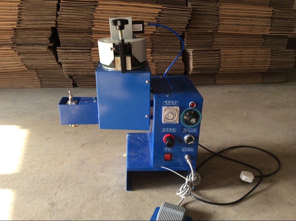 皇韵皮雕软包设备牌的【皇韵皮雕软包成型机,开拓新市场,王者来袭!