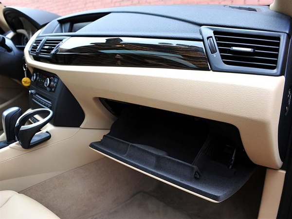 汽车手套箱焊接|汽车杂物盒焊接