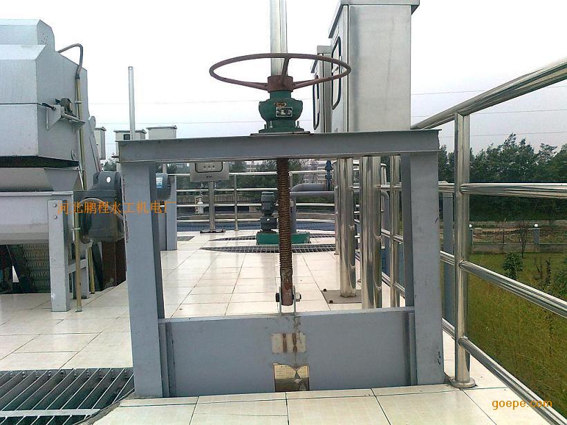 二, 主要闸门产品: 生产销售 :{钢闸门},{钢坝闸门},{铸铁闸门}