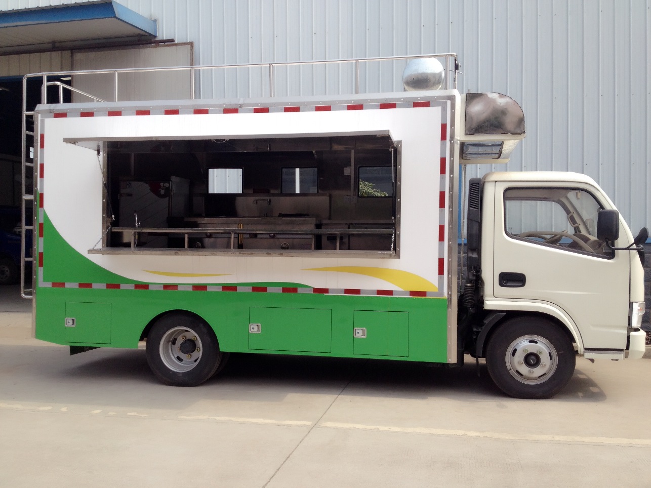 汽车移动餐车可以移动的厨房