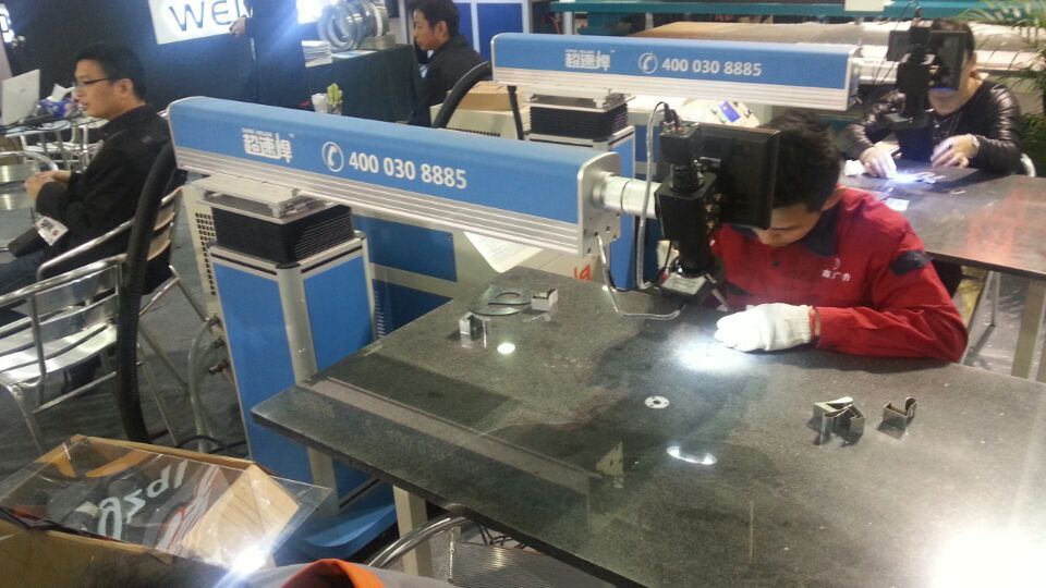 超速焊激光焊字机_广告字激光焊接机_全利超速焊