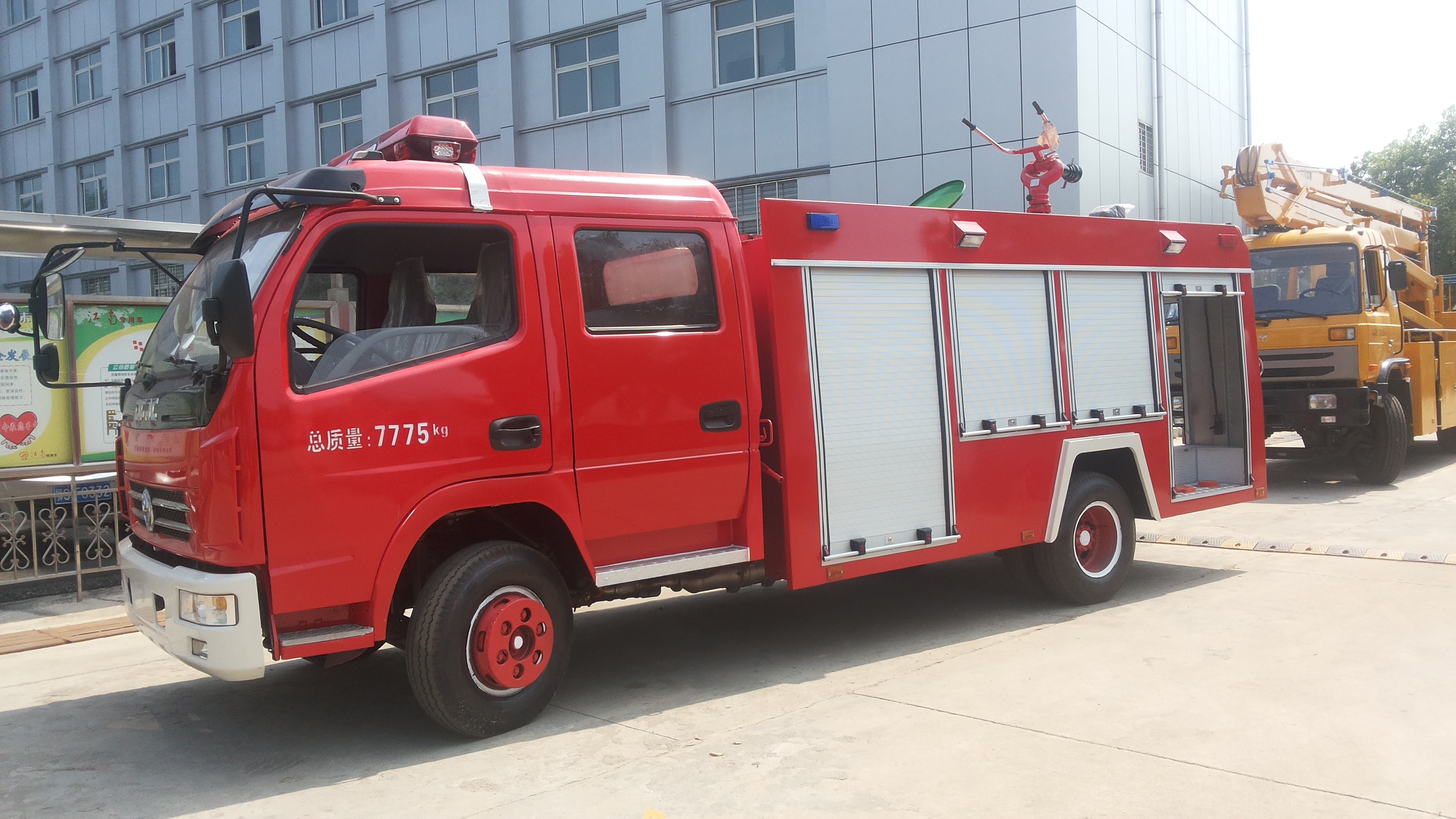 东风145水罐消防车(5-6吨)