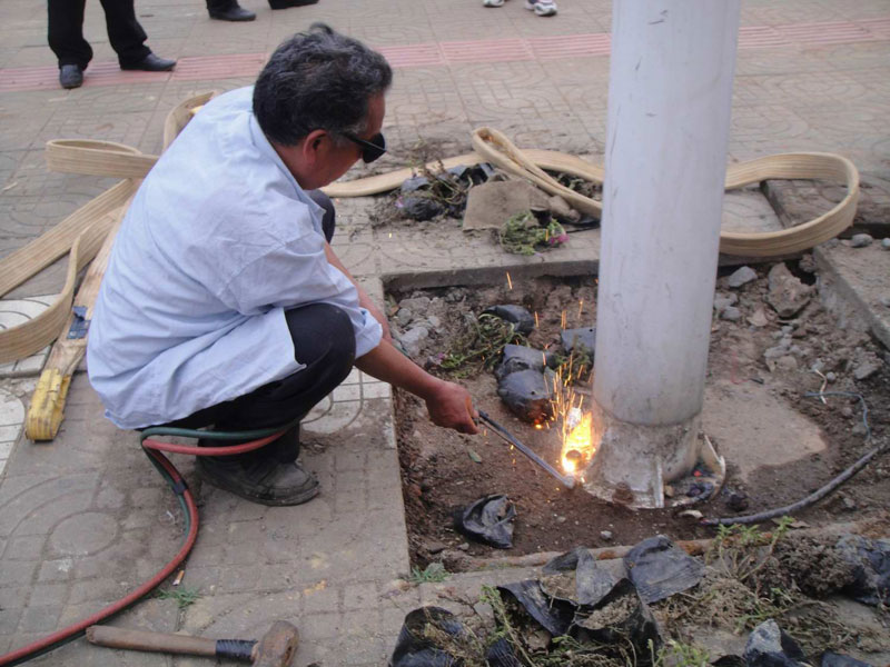 南阳_40w太阳能路灯配置_8米价格_小区太阳能路灯厂家