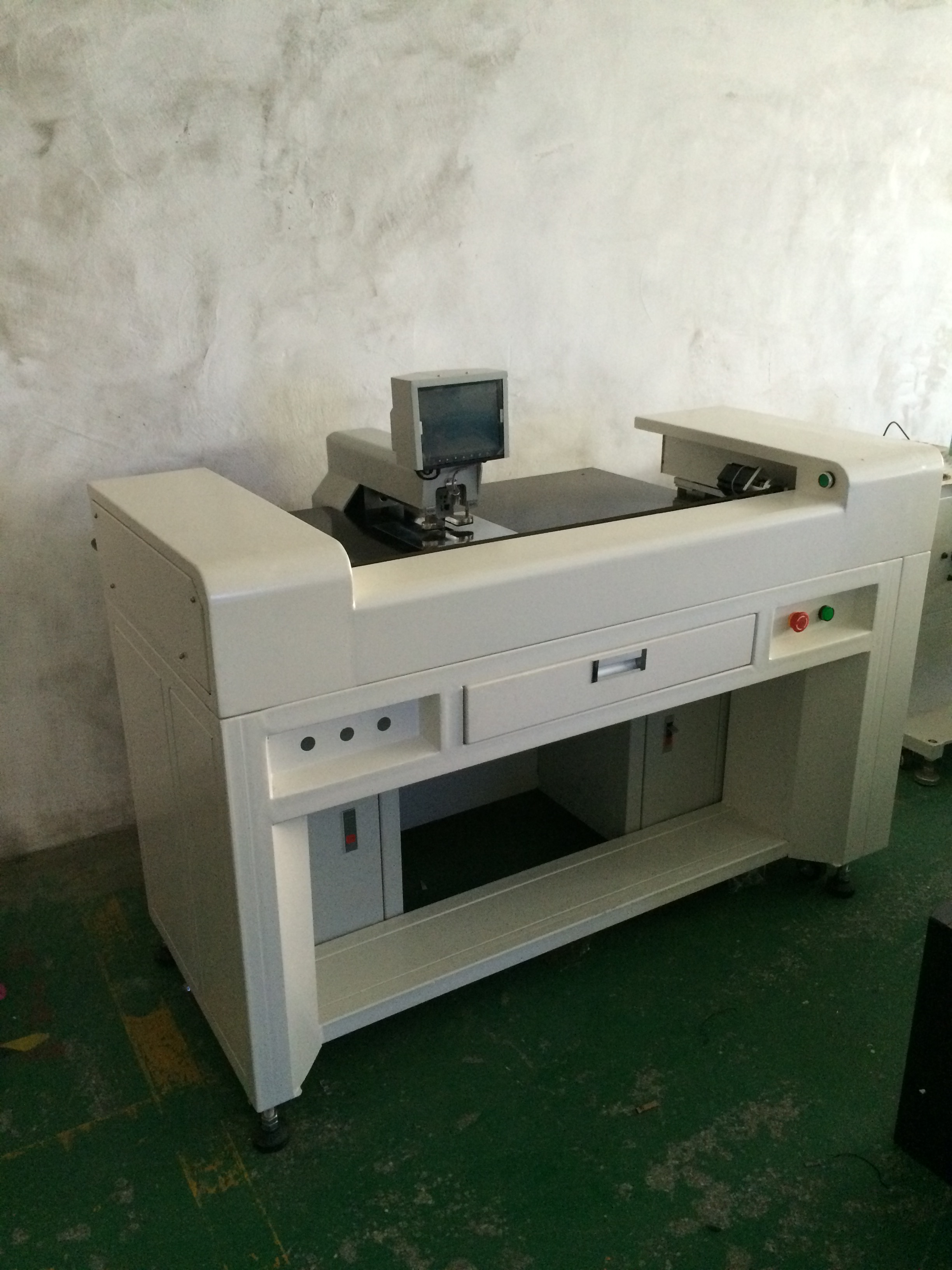 全自动打孔机fpc定位打孔机全自动打孔机带机械手全自动定位打孔