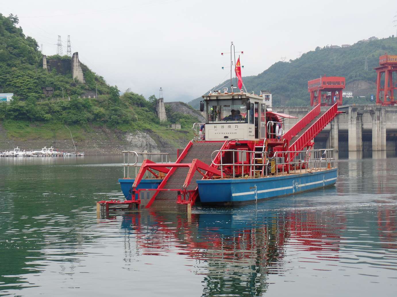 长沙成力全回转液压垃圾打捞船