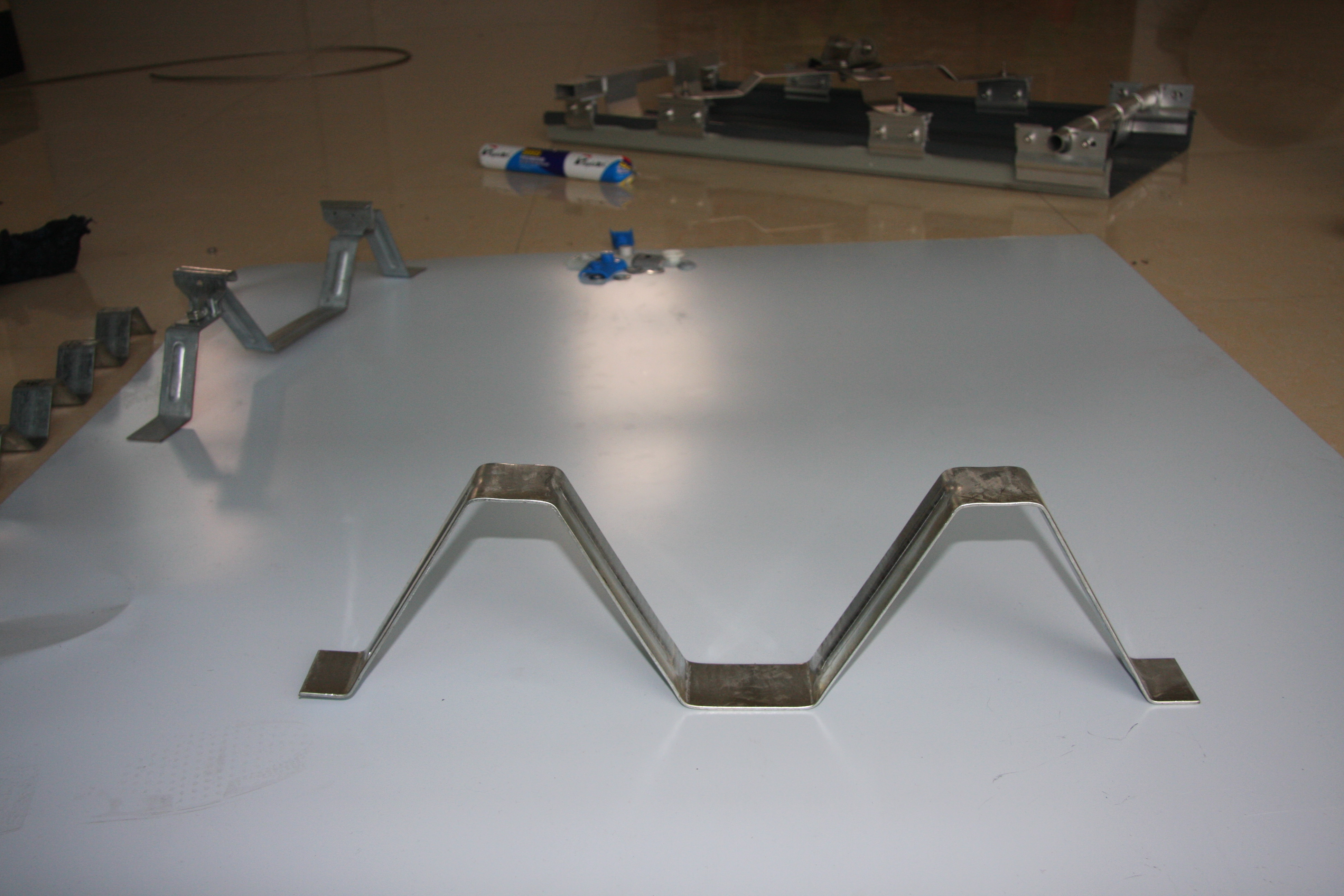 w型675彩钢瓦支架 厂家报价