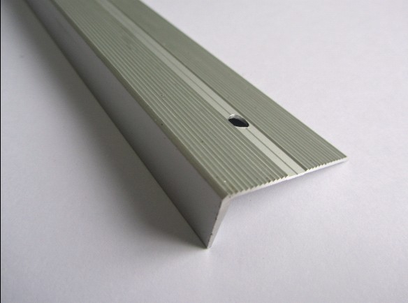 泰州楼梯防滑条施工