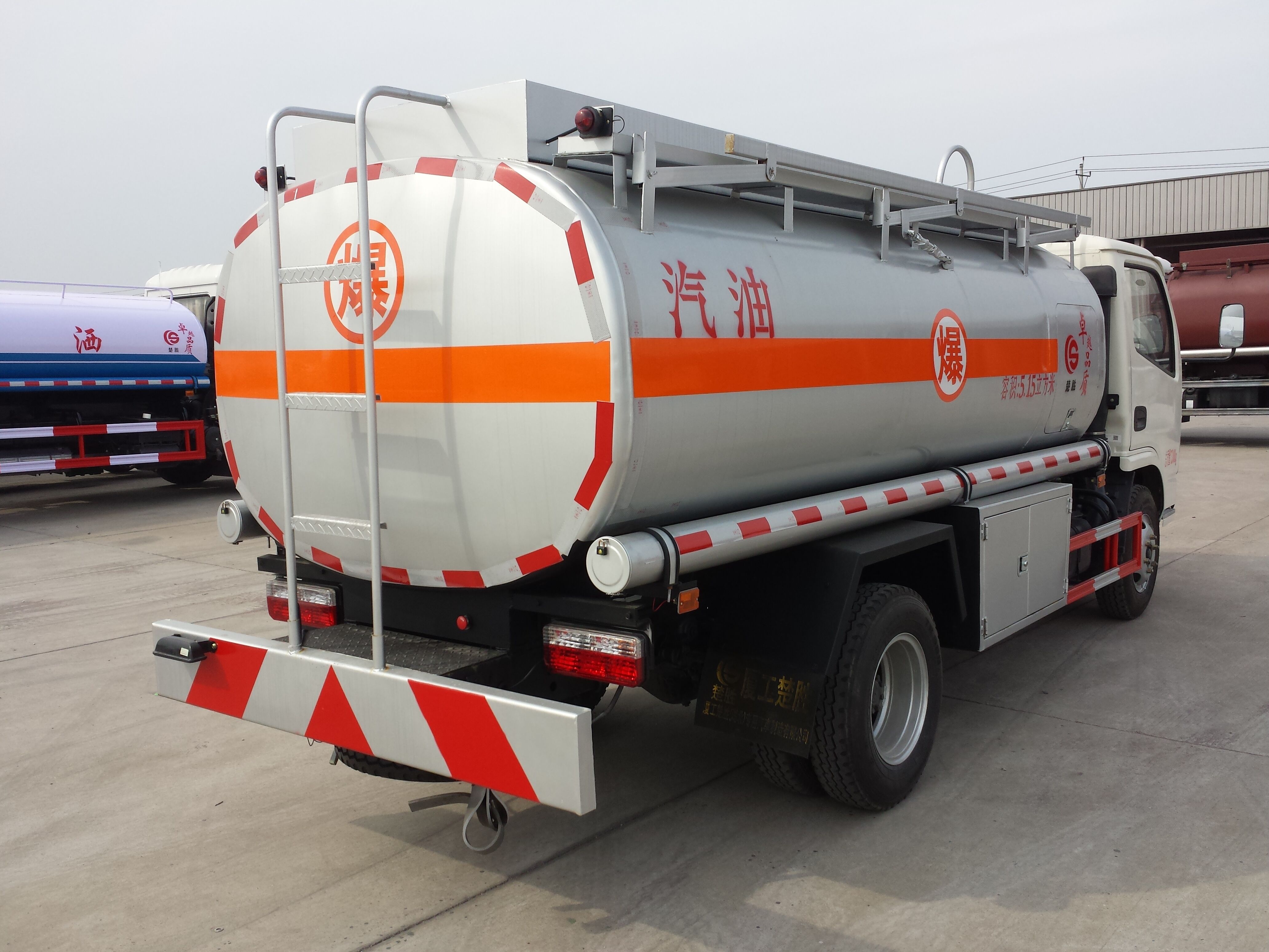 低价出售流动加油车油罐车