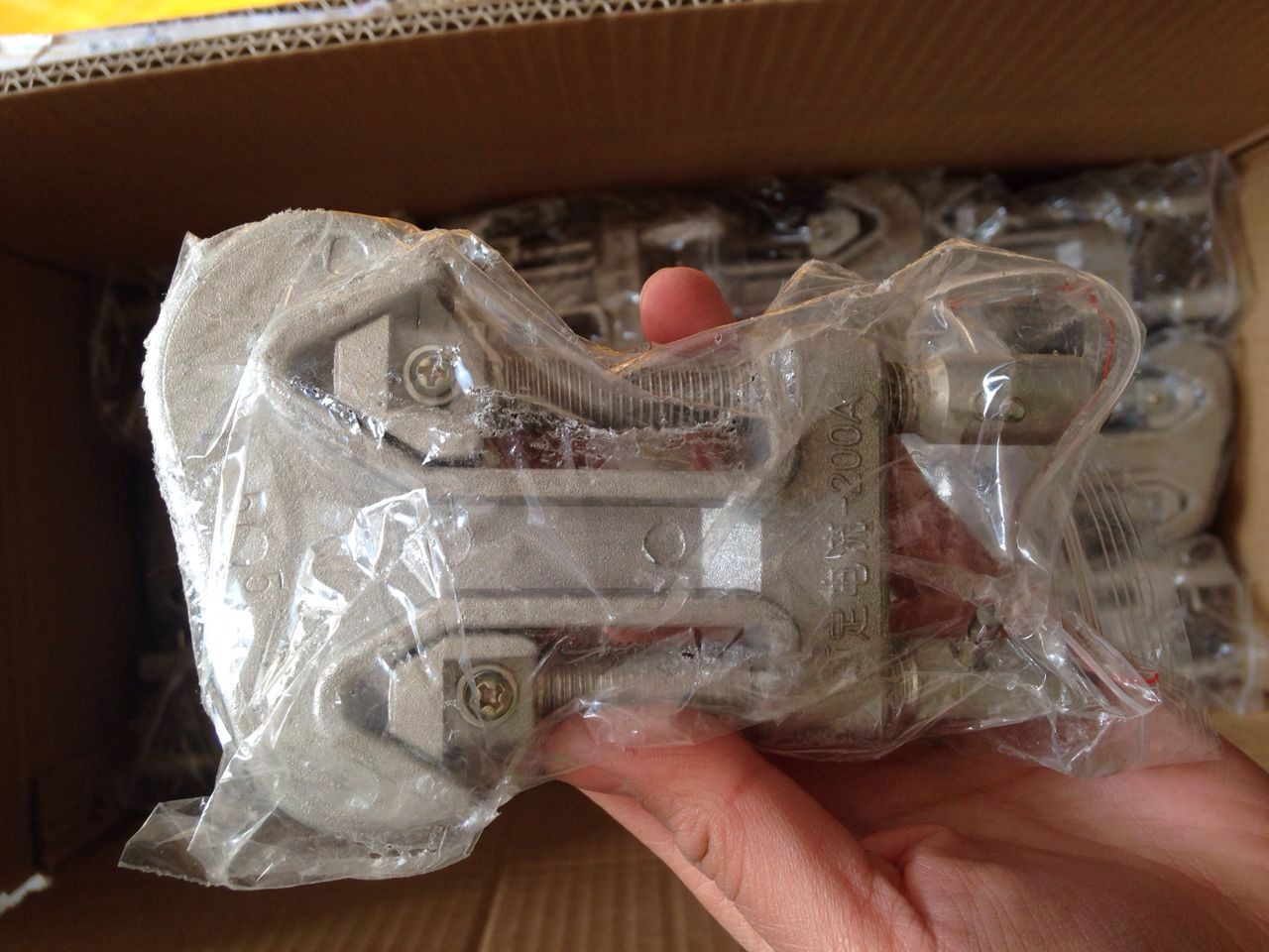 铝引流线夹带电接火夹生产厂家