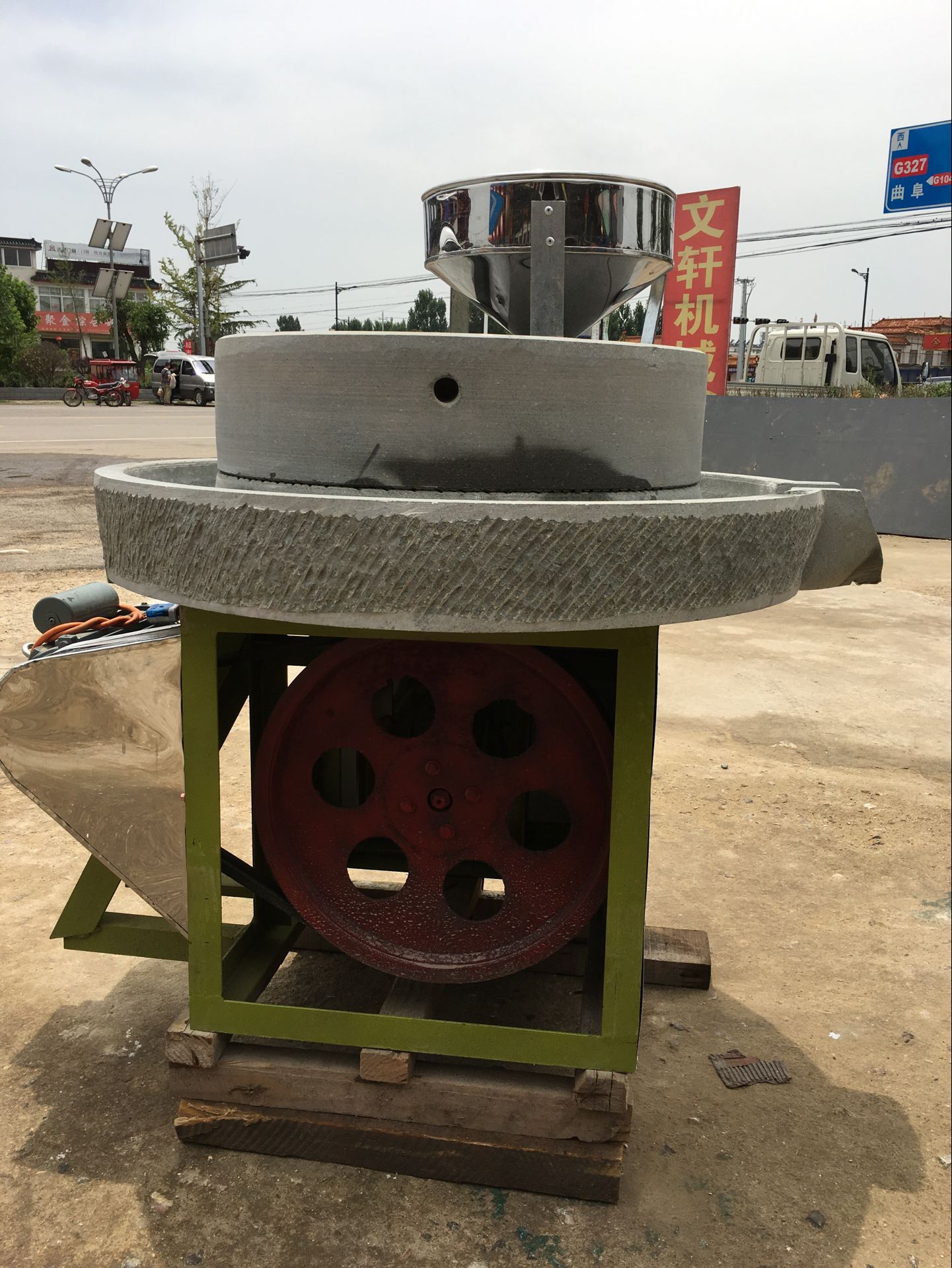 玉米面粉电动石磨生产厂家 信阳 家用小型豆腐石磨豆浆机?