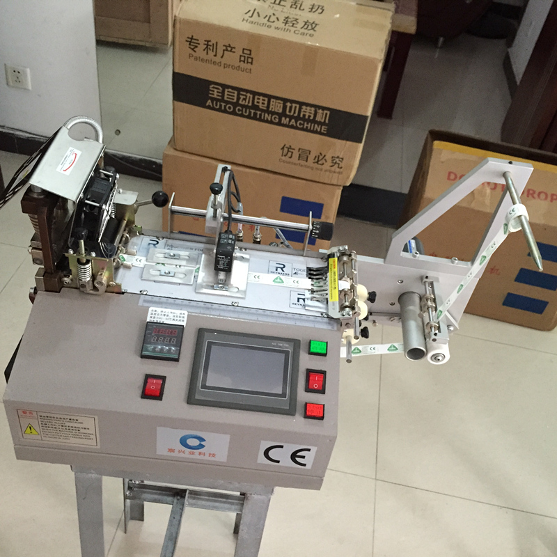 南昌服饰水洗标切标机 纯棉织唛裁唛机 肩章胸标剪切机 正品直销