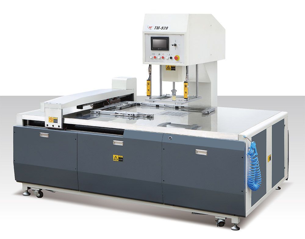 特点说明: 自动拆标机是解决人工拆边 大量节省人力提高产品质量与