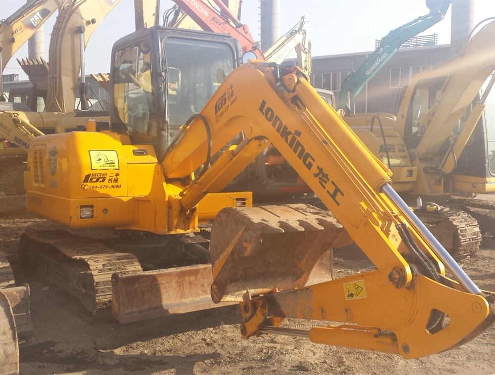 二手中型挖掘机报价多少钱转让