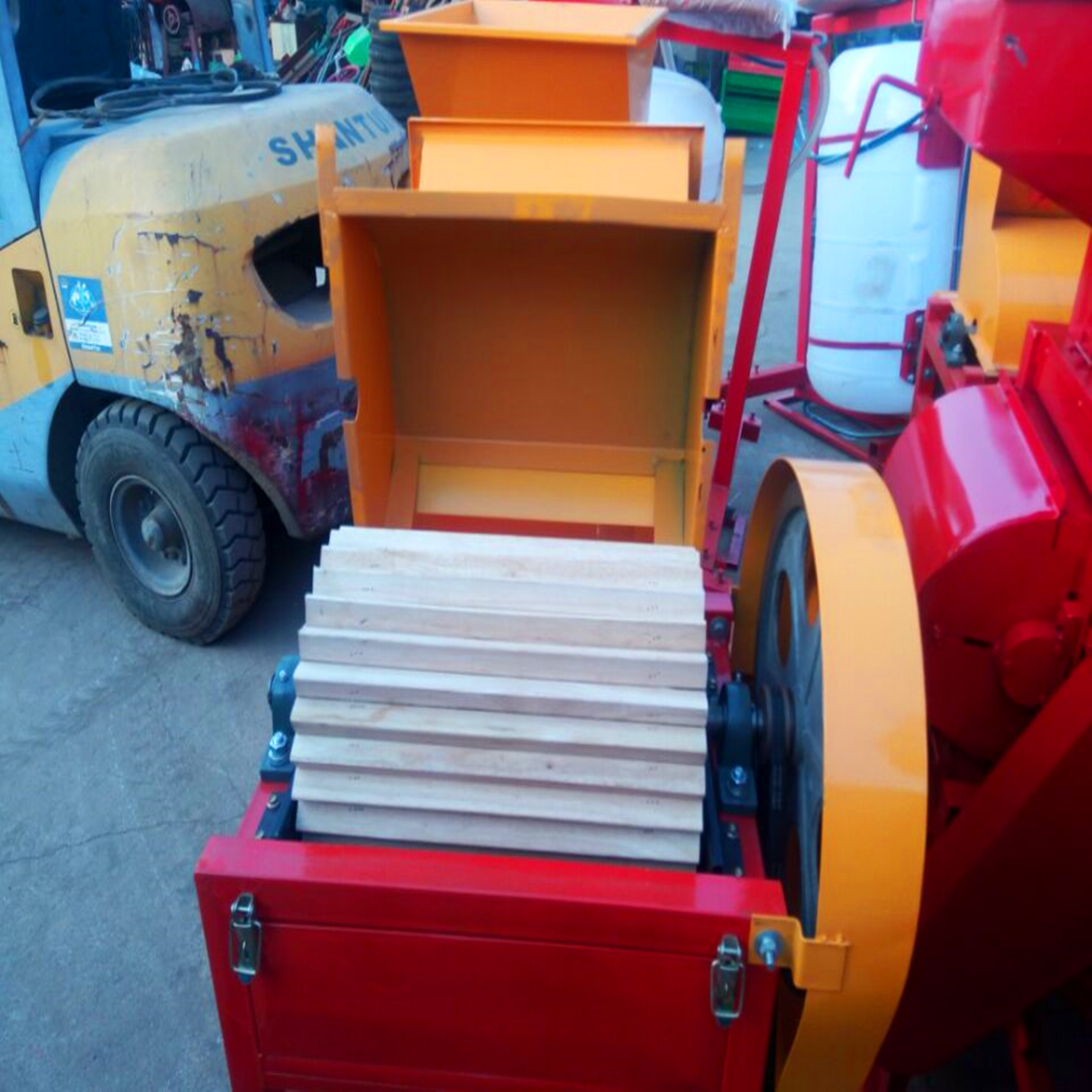 新型高效花生剥壳机 环保无尘花生种去皮剥壳机