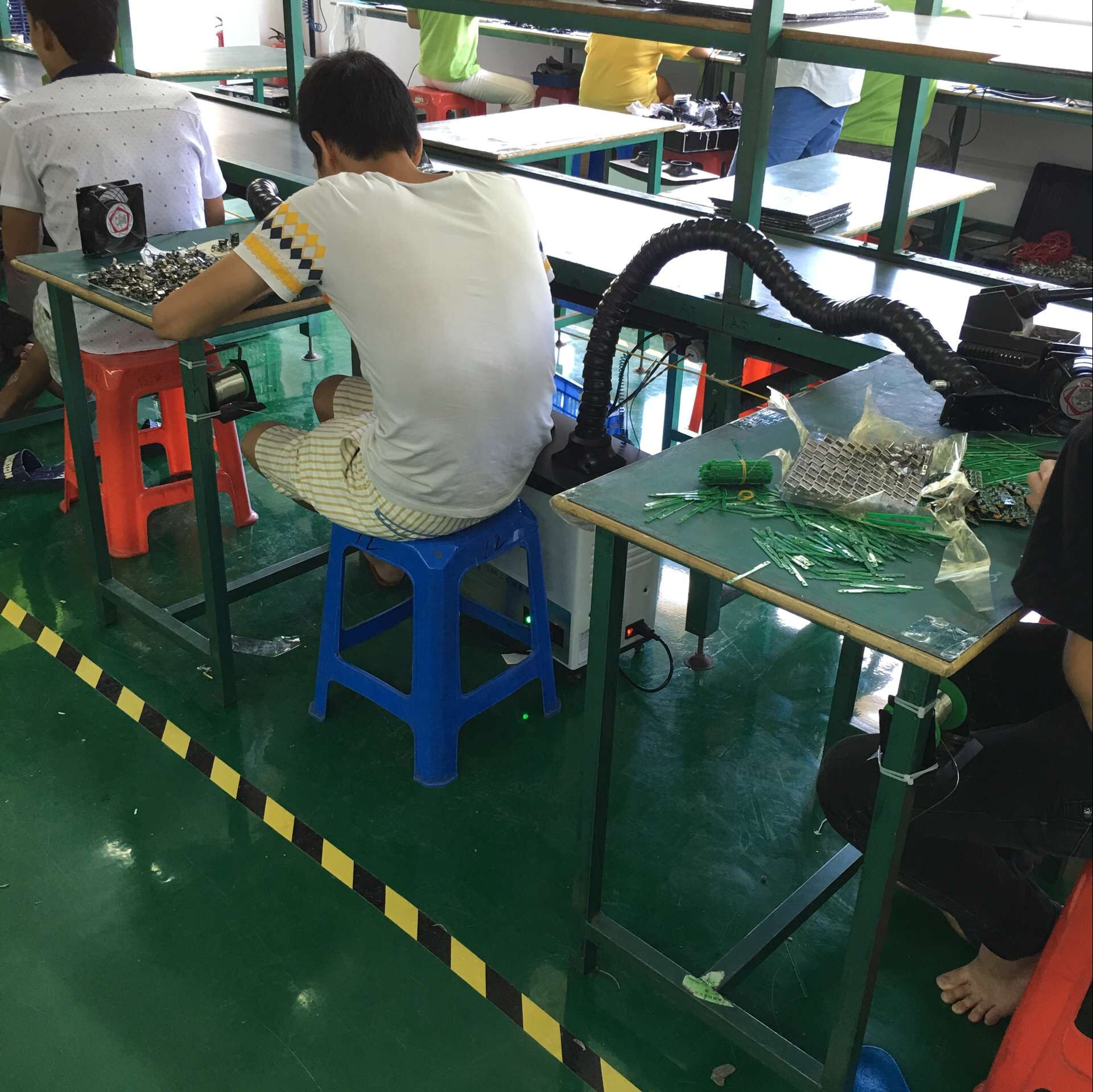 焊锡烟雾如何处理方法电焊烟雾处理烙铁烟雾过滤处理烟雾净化机器