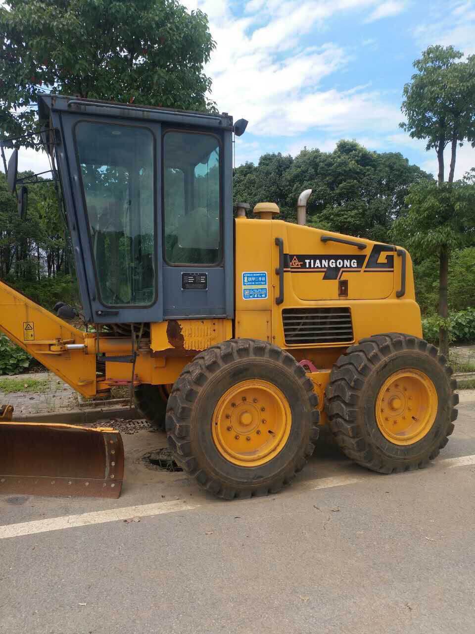 最新报价新疆个人二手徐工平地机