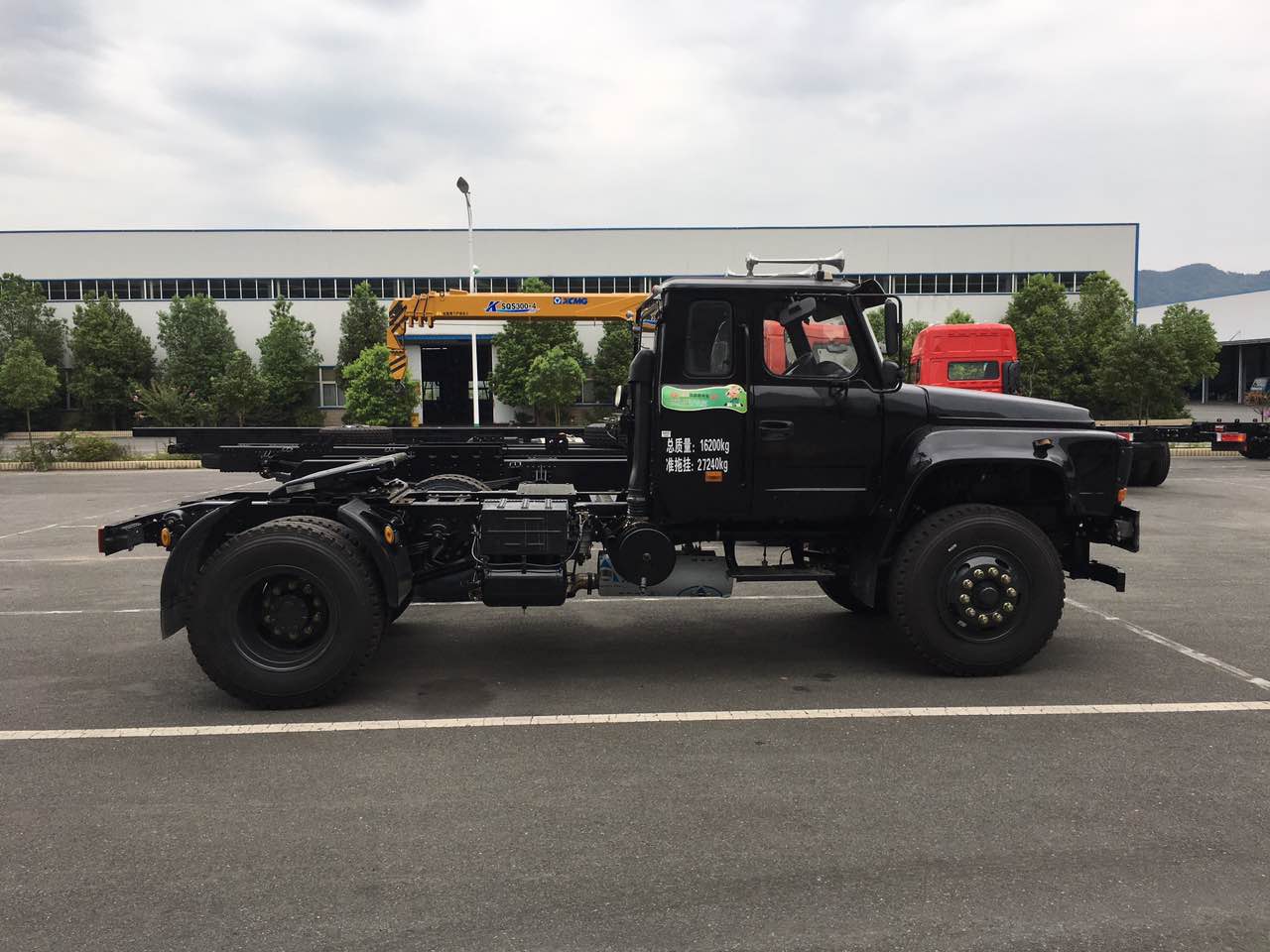 东风尖头160马力单桥牵引车图片