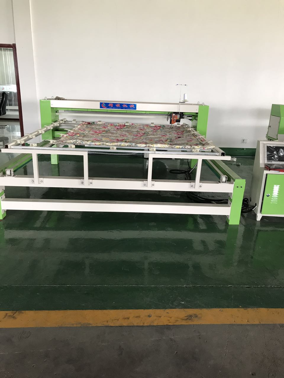 单针电脑绗缝机花型被子专用电脑绗缝机操作简单订购一台做花型的机器